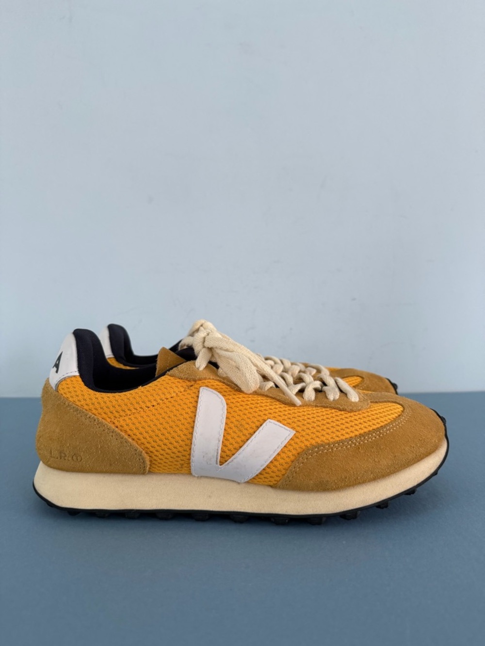Veja Rio Branco Alveomesh Ouro White Suede Sneakers - Picture 5 of 11
